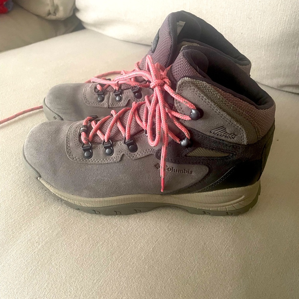 Columbia hiking boot - excellent condition, only worn a handful of times.